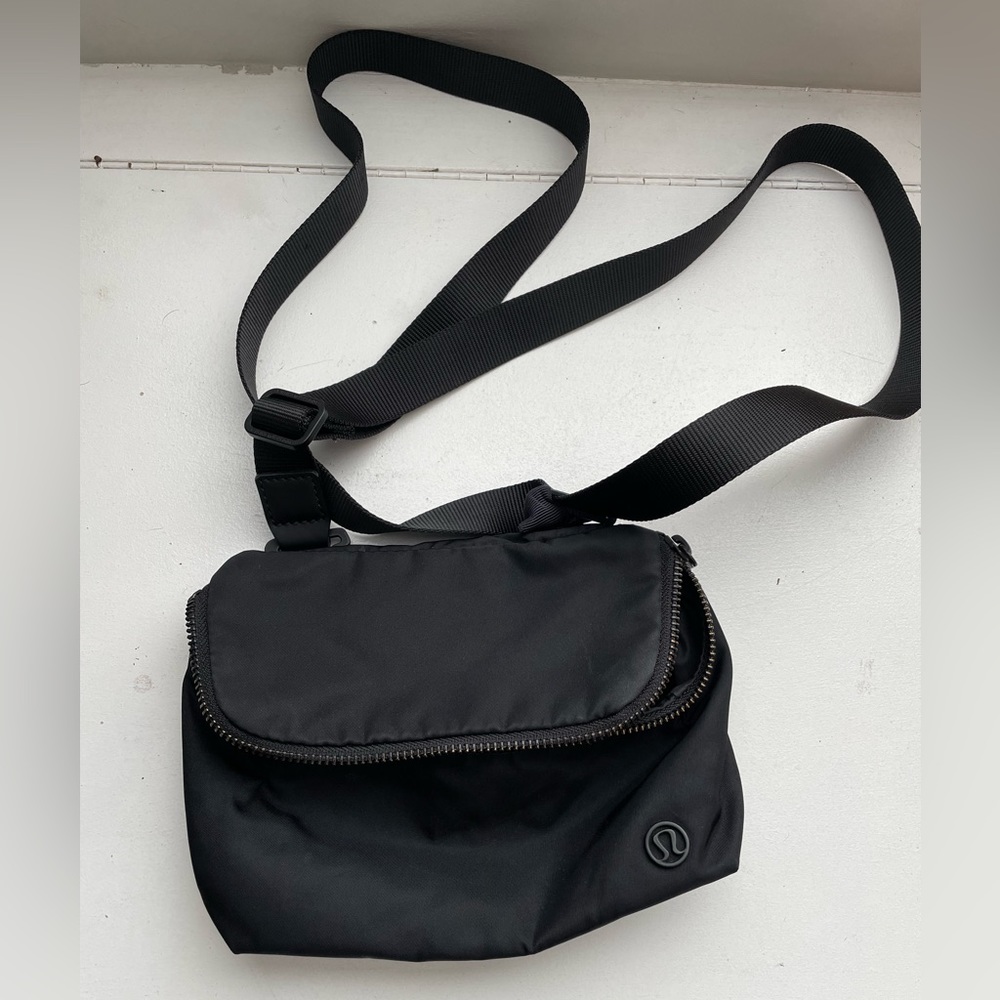 Lululemon crossbody/fanny bag